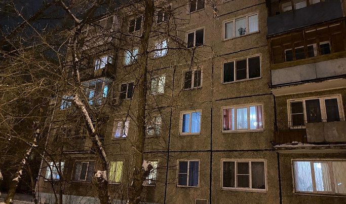 7-летний мальчик выпал из окна пятиэтажки в Твери