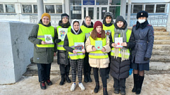 В Твери автоинспекторы вместе со школьниками провели акцию «Защитники Отечества соблюдают ПДД»