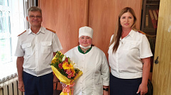 В Тверской области сотрудники СК наградили медалью медсестру