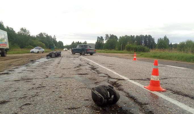 Мотоциклист попал в больницу после ДТП в Тверской области