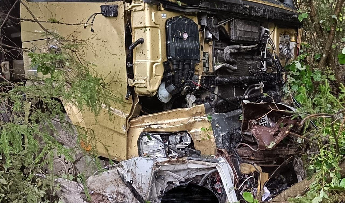 В Тверской области два человека погибли в аварии с грузовиком
