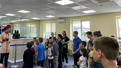 В Тверской области полицейские организовали для школьников экскурсию на фабрику мороженого