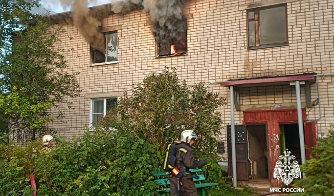 Четырех человек спасли из пожара в Бологое