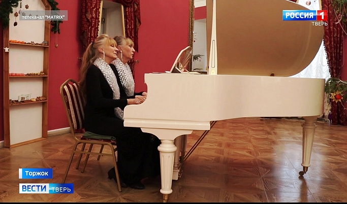 Концерт фортепианного дуэта сестер Каретниковых состоялся в Торжке 