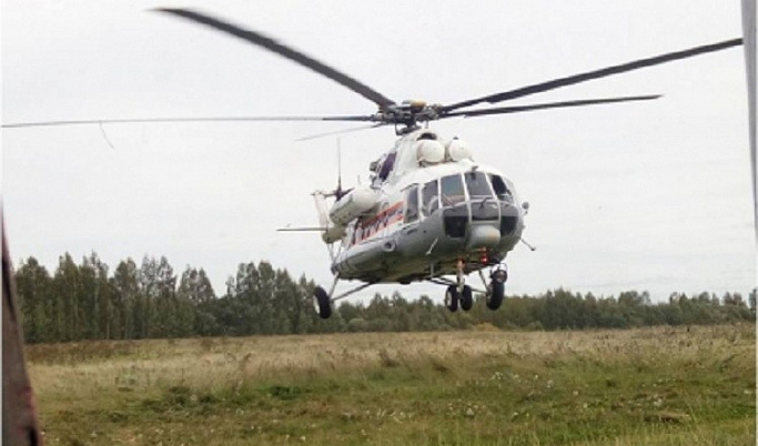 Двух пациентов доставили из Бежецка в Тверь вертолетом санавиации 