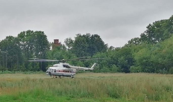 8-летнего пострадавшего в ДТП на М-11 доставили в Тверь на вертолете