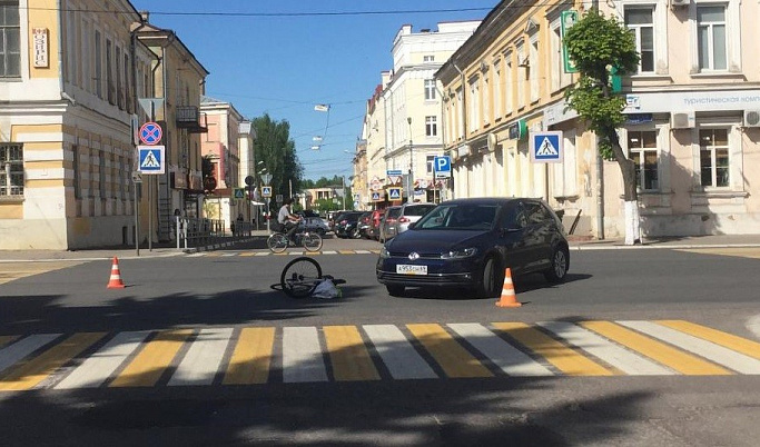 В Твери велосипедист попал под колеса «Фольксвагена»