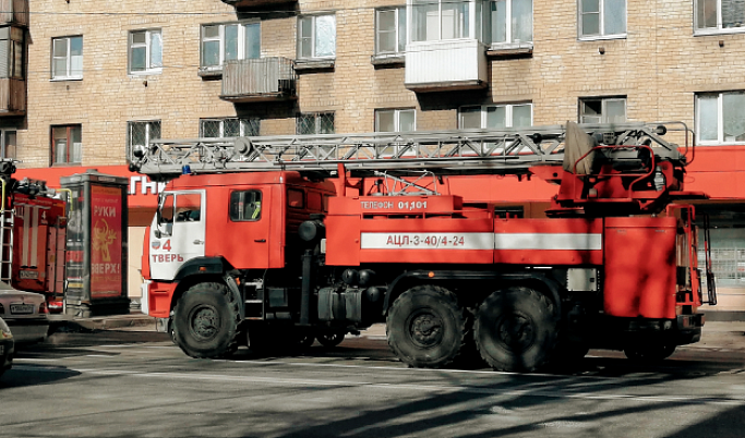 Огнеборцы направились тушить дом в Тверской области 