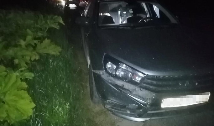 В Тверской области 25-летний мужчина погиб под колесами авто