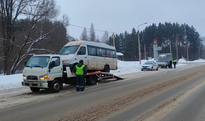 В Тверской области за нарушения перевозки пассажиров микроавтобусы отправили на штрафстоянку