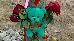 В Торжке организовали народный мемориал на месте гибели 4-летней девочки