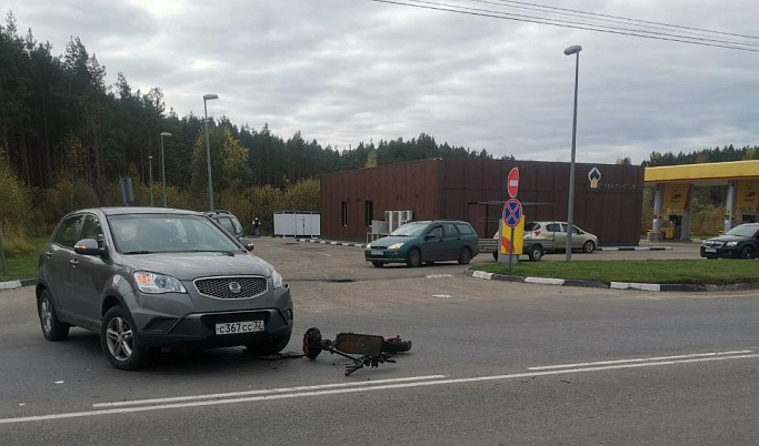 В Тверской области самокатчика доставили в больницу с травмами после ДТП