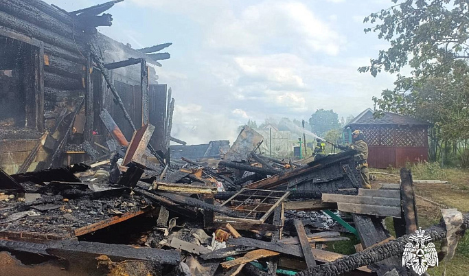 Тверские спасатели потушили пожар под Новгородом