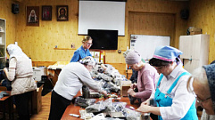 Православные жительницы Тверской области вяжут носки для земляков-участников СВО 