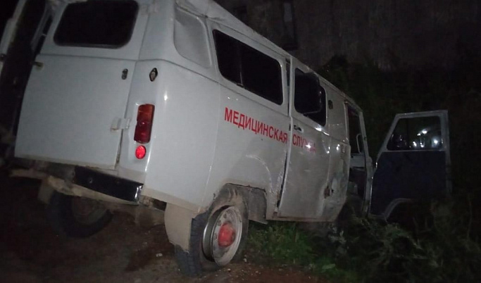 Два работника скорой помощи пострадали в ДТП в Тверской области