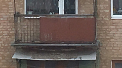 Жителям Ржева угрожает разваливающийся балкон