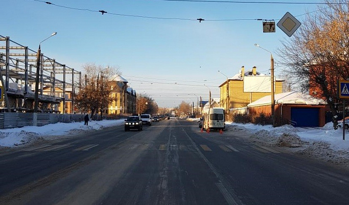 В Тверской области «Форд» сбил пешехода, уходя от столкновения с «Ладой»