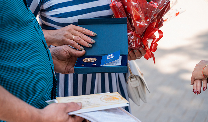 Минсемьи Тверской области решает, кого наградить медалью «За любовь и верность»