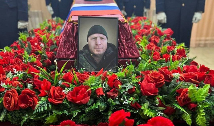 В Конаковском районе похоронили погибшего на СВО Романа Шувалова