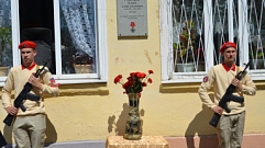 На школе в Вышнем Волочке открыли памятную доску погибшему в ходе СВО Вадиму Савельеву