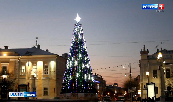 Улицы Твери украшают к новогодним праздникам