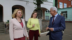 Владимир Васильев посетил участок предварительного голосования в тверской школе № 34 