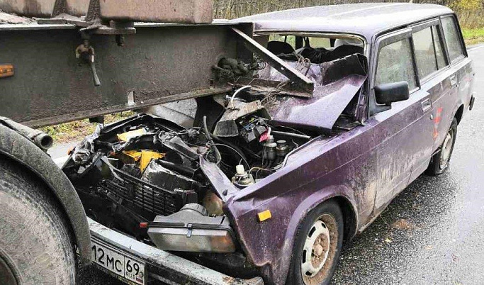 В Тверской области столкнулись два автомобиля, один человек пострадал