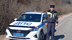 В Тверской области лейтенант полиции помог попавшей в ДТП женщине