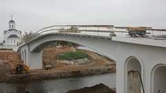 Новый пешеходный мост в Твери готов на 85%