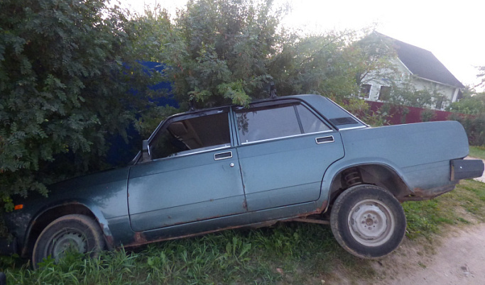 В Тверской области мужчина пытался угнать автомобиль, но оказался в кювете
