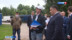 Игорь Руденя посетил строительные площадки детских садов, набережной и спортивных объектов