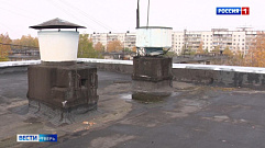 Жильцы многоквартирного дома в Твери второй год не могут добиться ремонта крыши 