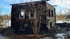 Обстоятельства гибели трёх человек на пожаре выясняют в Тверской области