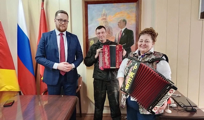 Гармонь музыканта из Тверской области спасла бойца на СВО