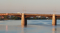 Женщина прыгнула в воду с Нового моста в Твери