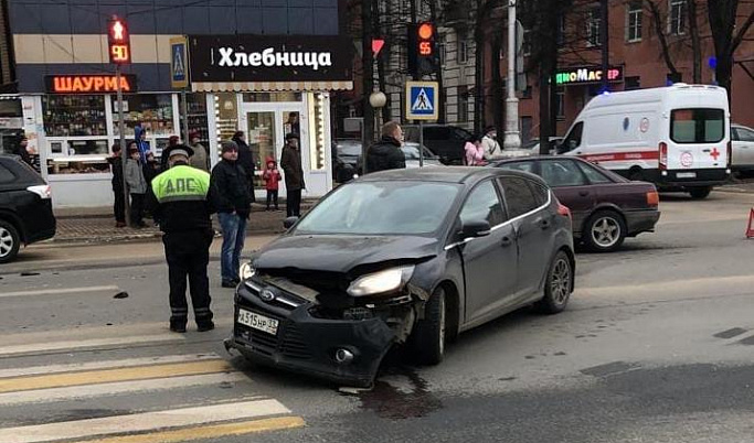 Двое пострадали в ДТП на проспекте Ленина в Твери