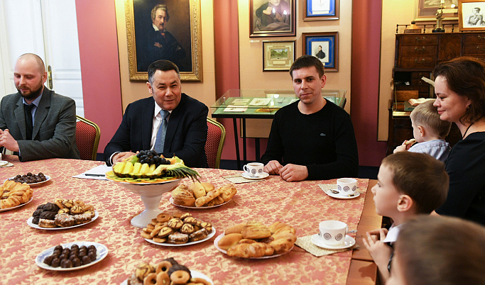 На встрече с многодетными семьями Торжка Игорь Руденя обсудил действующие и новые меры в демографии
