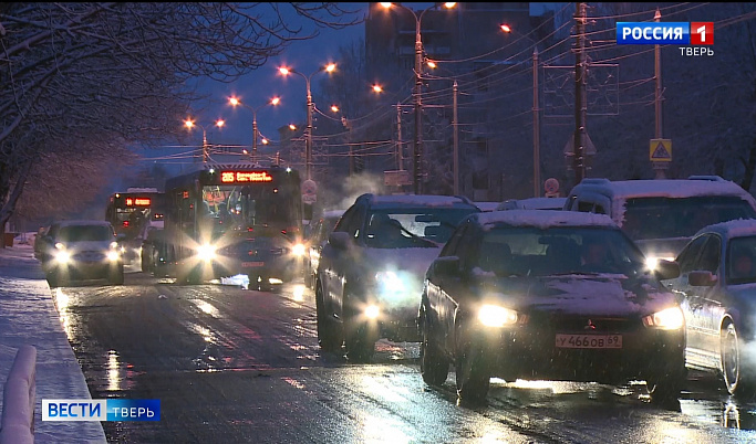 Водителей Тверской области просят быть особенно внимательными в условиях снегопада 