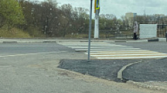 В Твери знак пешеходного перехода поставили посередине дороги