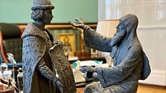 Скульптор Юрий Хмелевской представил рабочую модель памятника святым Симеону и Михаилу Тверскому