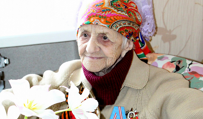 Игорь Руденя поздравил ветерана Великой Отечественной войны Марию Макарову со 100-летием