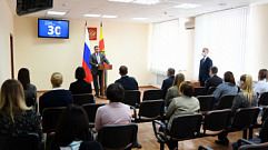 Игорь Руденя поздравил работников службы занятости с профессиональным праздником