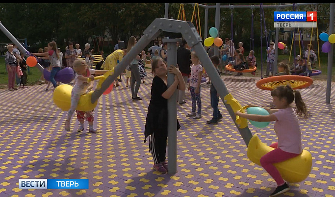 Детскую площадку оборудовали в деревне Аввакумово в Тверской области