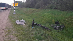 Два велосипедиста попали под колеса фуры в Тверской области