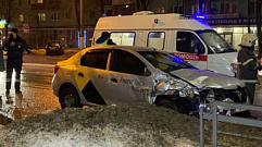 В Твери пассажир такси пробил головой лобовое стекло и сбежал 