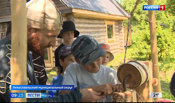 Туристический стартап: житель Тверской области на грант открыл столярную мастерскую
