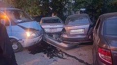 В Твери пьяный водитель «ГАЗели» протаранил четыре легковушки