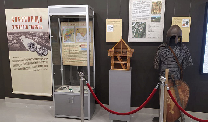 В Геленджике открыли выставку «Сокровища Древнего Торжка»