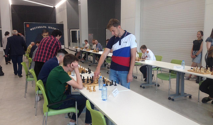Гроссмейстер Сергей Карякин сыграл в шахматы с сильнейшими игроками Верхневолжья