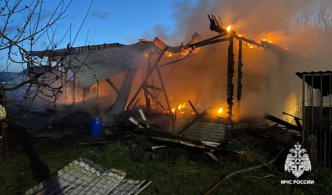 В Калининском округе Тверской области загорелся жилой дом